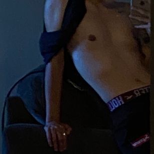 Model - Dylan Sweets petite