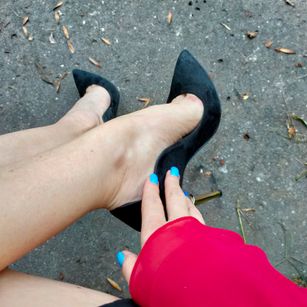 Model - Dominatrix Dinah milf