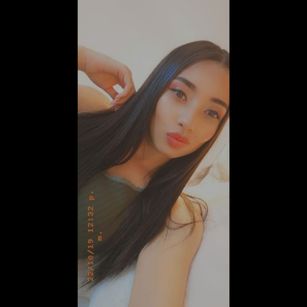 Model - Sarah James boobs