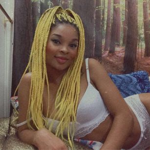 Model - SammyXXX squirt