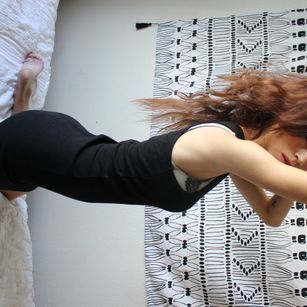 Model - Awei Maki brunette