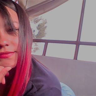 Model - Samy Line anal