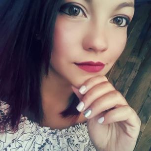 Model - Samy Line smoke