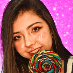 Model - Evelyn Daze latina