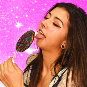 Model - Evelyn Daze dildo