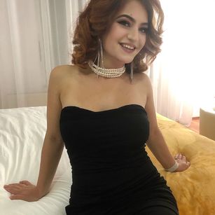 Model - Juliette Pierre sexy