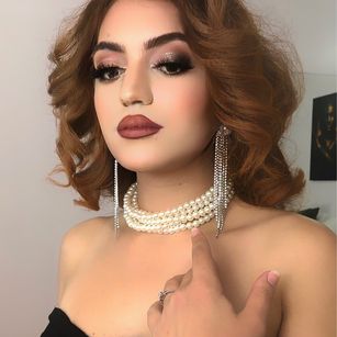 Model - Juliette Pierre boobs