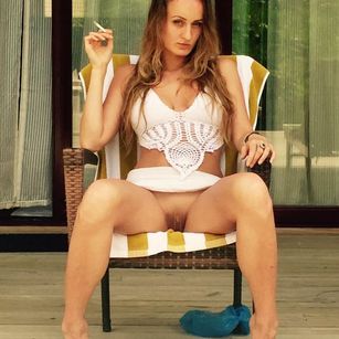 Model - MissElaWinters pussyplay