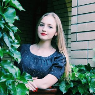 Model - LiliKitty kiss