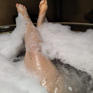 Model - Spitqueen fetish