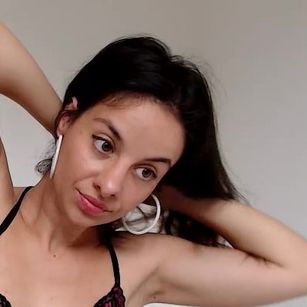 Model - Louise Beaucaire latina