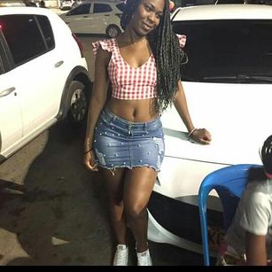 Model - DANIELA showpussy