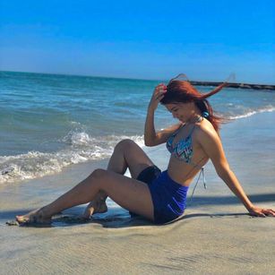 Model - Reachel_cam feet