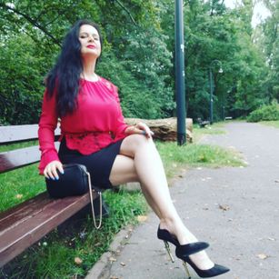 Model - Dominatrix Dinah femdom