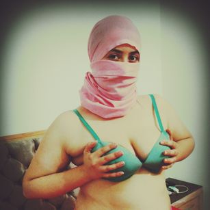 Model - eve candaulie arab  heels