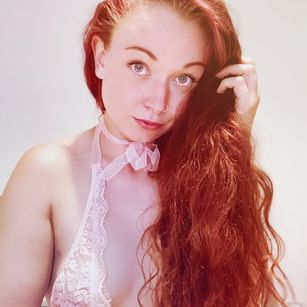 Model - Elizabeth May brunette