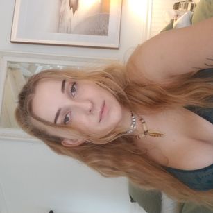 Model - Violet Rae Blonde