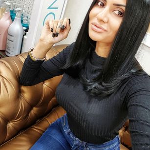 Model - Flavia McRoss smoking