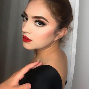 Model - Juliette Pierre CBT