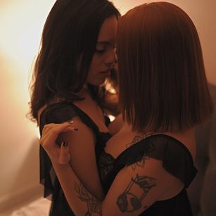 Model - Martina Cano scissors