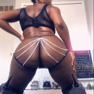 Model - OMGiana fetish