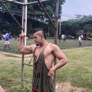 Model - Dave Soldier ass