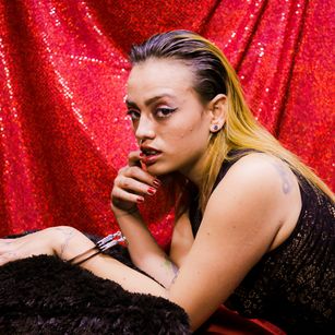 Model - Nahomi Schluck plug