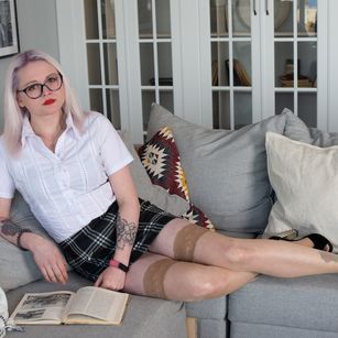 Model - SLUTTY BLONDY college