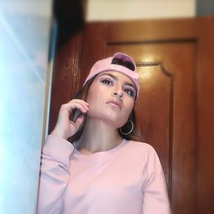 Female Profile & Live Cam Show SkyPrivate