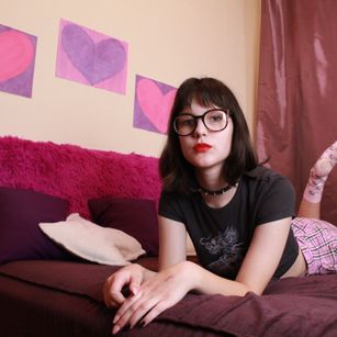 Model - Gloriashy pussyplay