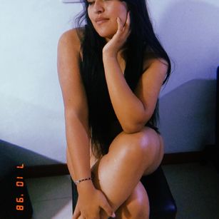 Model - Scarlet_Montenegro oilshow