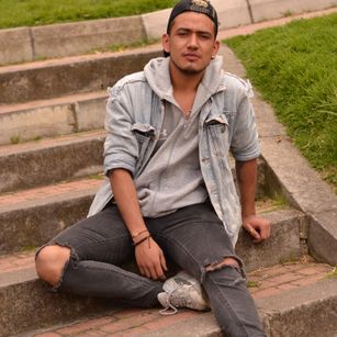 Model - ESTEBAN_HOTT feet