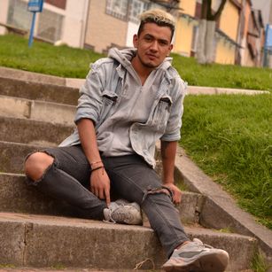 Model - ESTEBAN_HOTT dedos