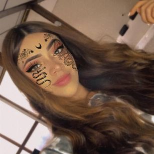 Model - Mileytabs latina