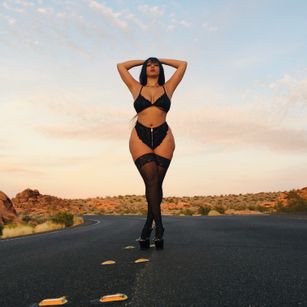 Model - Lexxxi London bigtits