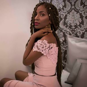 Model - NathaliaJones latina