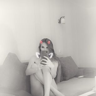 Model - milenabadgirl legs