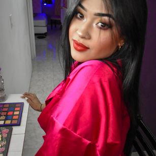 Model - Taliana Rose latina