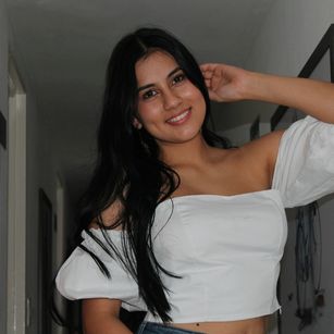 Model - natalia bedoya quipo happy