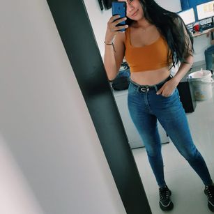 Model - natalia bedoya quipo happy