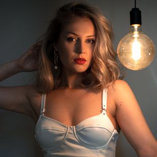 Model - Larisa curvy