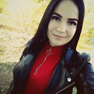 Model - AliceRose talks