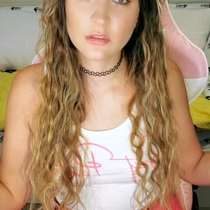 Model - Eve Moony cei