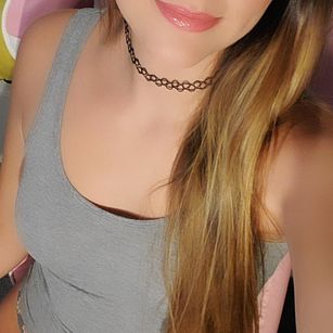 Model - Eve Moony Regular