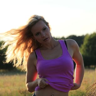 Model - AnnikaRose dominant