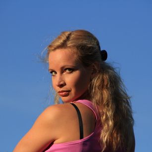 Model - AnnikaRose blond