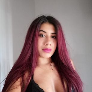 Model - ALUNA latina