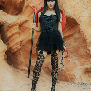 Model - Stephanie Lovell TS Trans