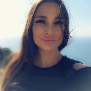 Model - Monica_Bellucci playful