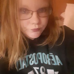 Model - BerriesNCream singing